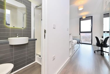 1 bed studio, Bromsgrove Street, City Centre, Birmingham, B56QB - Image 1